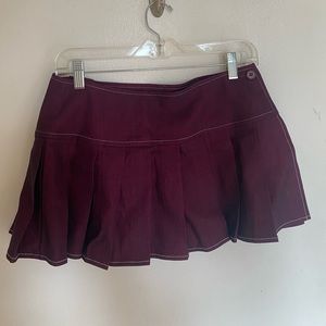 Motel “ZABINI LOW RISE PLEATED MINI SKIRT IN BURGUNDY WITH ECRU STITCH DETAIL”